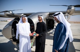 زايد بن محمد بن زايد يشهد إجراء«لود أوتونومس» أول رحلة تجريبية للطائرة «هيلي» بمنطقة العين