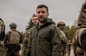 زيلينسكي يتحدث للصحفيين وسط تزايد الضغوط على الجبهة