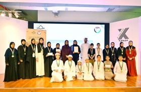 عزة بنت عبدالله النعيمي تشهد تخريج 100 حافظ للقرآن