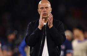 سلوت يتمسك بثقة الملاك ودعم الجماهير رغم النتائج الكارثية