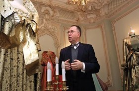 وفاة مصمم الأزياء الروسي سلافا زايتسيف