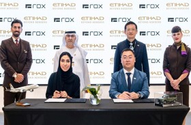 الاتحاد للطيران و «ROX» توقعان  مذكرة لتطوير تجارب السفر والتنقل الذكي