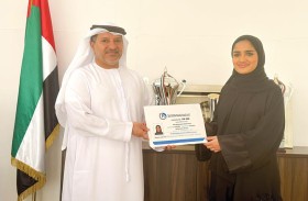 علياء عبد السلام .. أول إماراتية تحصل على الرخصة الدولية للمشاركة في منافسات الزوارق السريعة