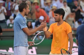 مدفيديف يطيح بألكاراس ويلتقي سينر في نهائي إنديان ويلز 