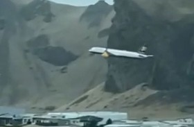 طيار يثير غضباً بتحليق منخفض احتفالاً بتقاعده 