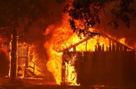 حريق هائل يلتهم 200 متجر في بيهار الهندية 