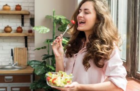 خبيرة تغذية توضح.. ما الفرق بين الجوع الحقيقي و«الكاذب»؟