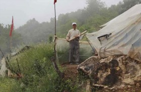 يهجر البشر ويستوطن الجبال منذ 12 عاماً 