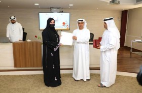 بلدية العين تحتفل بيوم المرأة الإماراتية وتكرم موظفاتها ذوات الخدمة الطويلة