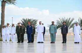 ذياب بن محمد بن زايد يشارك في وقفة الدعاء الصامت بواحة الكرامة احتفاء بيوم الشهيد