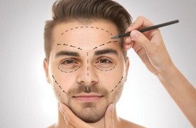 تهشيم عظام وحقن هرمونات.. الوجه المظلم لترند جمال الرجال