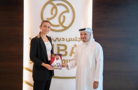 نجمة التنس الإسبانية بادوسا تزور مجلس دبي الرياضي