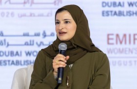 سارة الأميري خلال جلسة حوارية بمنتدى المرأة الإماراتية: الاستثمار في الإنسان أساس صناعة مستقبل الإمارات