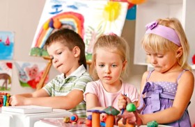 إغلاق حضانة بعد وفاة رضيع قُيد جسدياً أثناء النوم