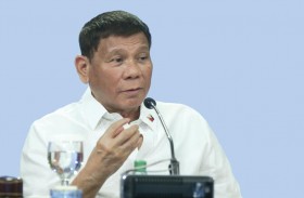 رئيس الفلبين يهدد غير المُطَعّمين بالاعتقال 