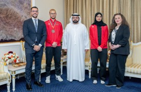 محمد الشرقي يلتقي فارس البلوشي لفوزه بأول برونزية لمنتخب الإمارات في كأس العالم للمبارزة