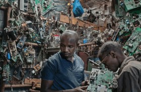 يحوّلان نفايات القطاع الإلكتروني إلى أطراف اصطناعية آلية 