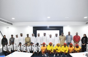 شرطة دبي تنظم محاضرة توعوية لمنقذي الشواطئ وحراس الأمن  