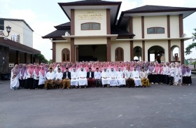 الشؤون الإسلامية والأوقاف والزكاة تثري قيم التسامح والتعايش بجامع الشيخ زايد في إندونيسيا