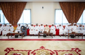 خليفة بن طحنون بن محمد يُقدِّم واجب العزاء في وفاة نشبه سالم العامري