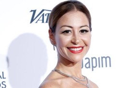 «رسالة حب» من منة شلبي إلى أحمد عز