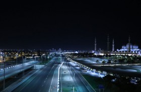 بلدية مدينة أبوظبي تنجز مشروع تطوير شبكة الإنارة في منطقة مجمع الجسور بأبوظبي