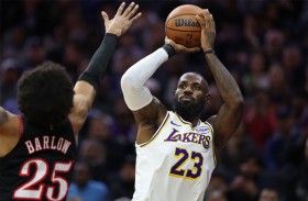 ليكرز يتغلب على سيكسرز مع عودة لوكا دونتشيتش وليبرون جيمس 