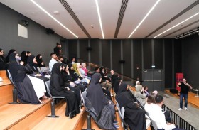 مدرسة 42 أبوظبي تنظم جولة تعريفية في حرمها لطلبة الجامعات بالدولة