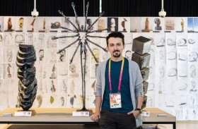 لوحات فنية بالفحم والجرافيت تعكس مفاهيم الاستدامة في إكسبو  2020 دبي