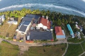 «أبوظبي للتنمية» مول 11 مشروعاً للطاقة المتجددة في جزر المحيط الهادي بقيمة 50 مليون دولار