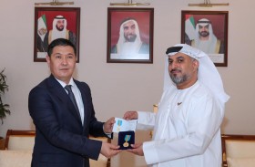 رئيس كازاخستان يمنح غرفة أبوظبي ميدالية اليوبيل