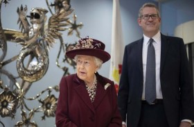 على الشبكات الاجتماعية، الجواسيس يريدون إعجاب الشباب...!