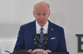 الرئيس جو بايدن يلهب أتباع نظرية المؤامرة...!