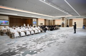 شرطة أبوظبي تقدّم خدمات النقاط المرورية في وزارة الخارجية