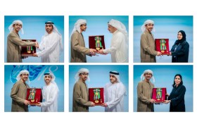 رئيس الدولة يمنح 10 من سفراء الدولة وسام زايد الثاني من الطبقة الأولى