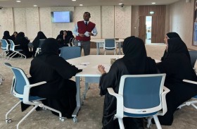 محاكم دبي تدرب كوادرها على التواصل بلغة الإشارة 