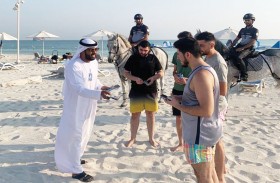 شرطة أبوظبي تعزز الوعي بالسباحة الآمنة ضمن حملة «السلامة البحرية»