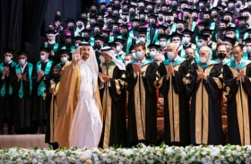 سلطان بن أحمد القاسمي يشهد حفل تخريج طلبة الكليات الطبية والصحية بجامعة الشارقة