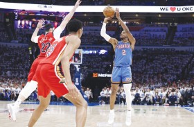 ثاندر الوحيد من دون خسارة بعد هزيمة أولى لسبيرز وبولز 