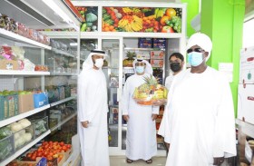 سالم بن ركاض يفتتح مركز اللؤلؤة الخضراء للفواكه والخضروات بمدينة العامرة