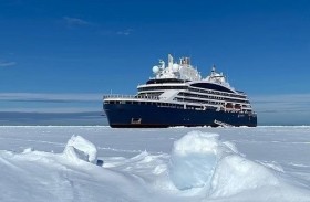 سفينة سياحية مصممة لاختراق جليد القطب