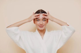 قولي وداعا لتجاعيد البشرة.. يوجا الوجه بديلك لعمليات التجميل