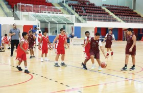مشاركة أكثر من 200 لاعب في أنشطة كرة السلة بأندية الشارقة