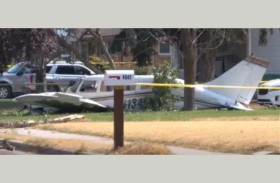 طائرة تتحطم أمام منزل