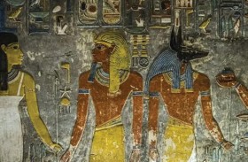 حواس: مزاعم «الأفروسنتريك» بشأن حضارة مصر «مجرد تخاريف»