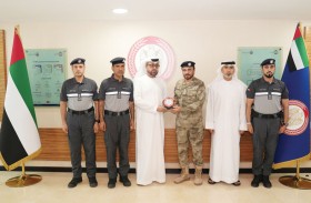 شرطة أبوظبي تكرم «ساعد» لجهودها في الظروف الجوية المتقلبة