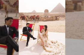 ملياردير أمريكي يقيم حفل زفافه أمام الأهرامات