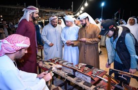 السفير الصيني يزور مهرجان السلع البحري