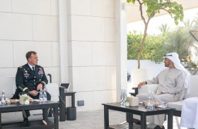 محمد بن زايد يستقبل قائد القيادة المركزية الأميركية