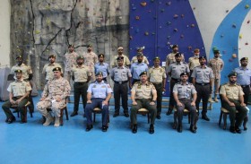 تخريج مجموعة من منتسبي شرطة أبوظبي بدورة التحدي والمغامرات بالقوات المسلحة